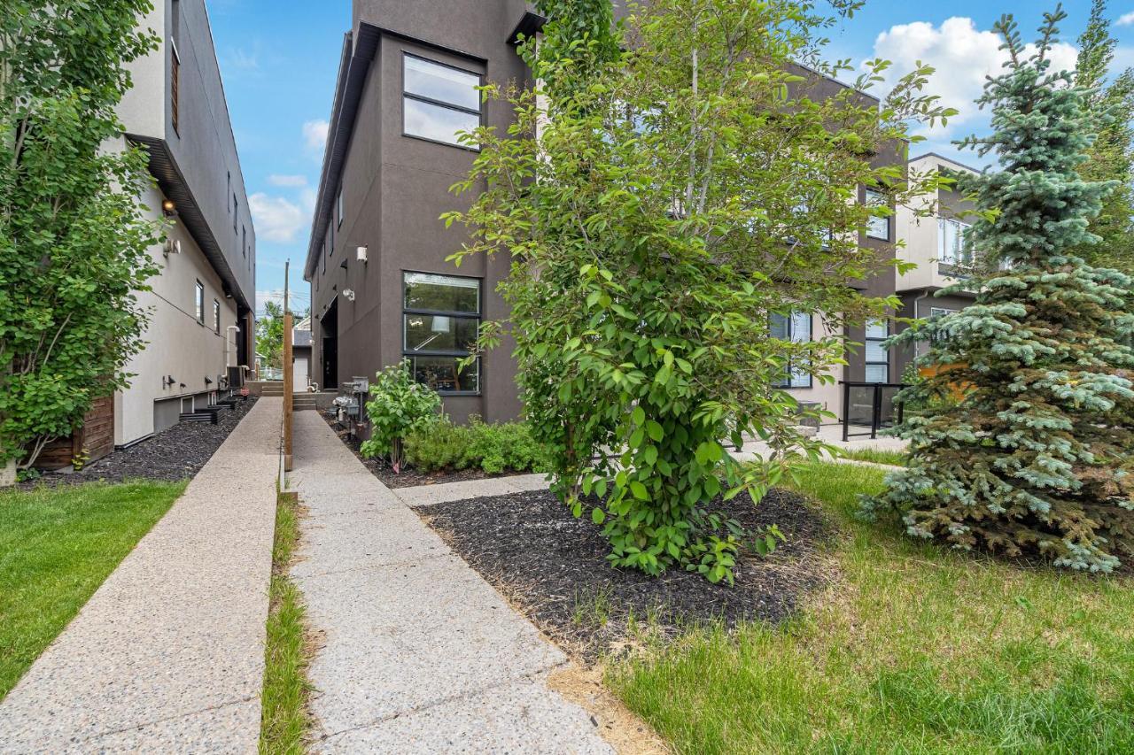 Contemporary Luxury 4 Bedroom House Near Downtown カルガリー エクステリア 写真